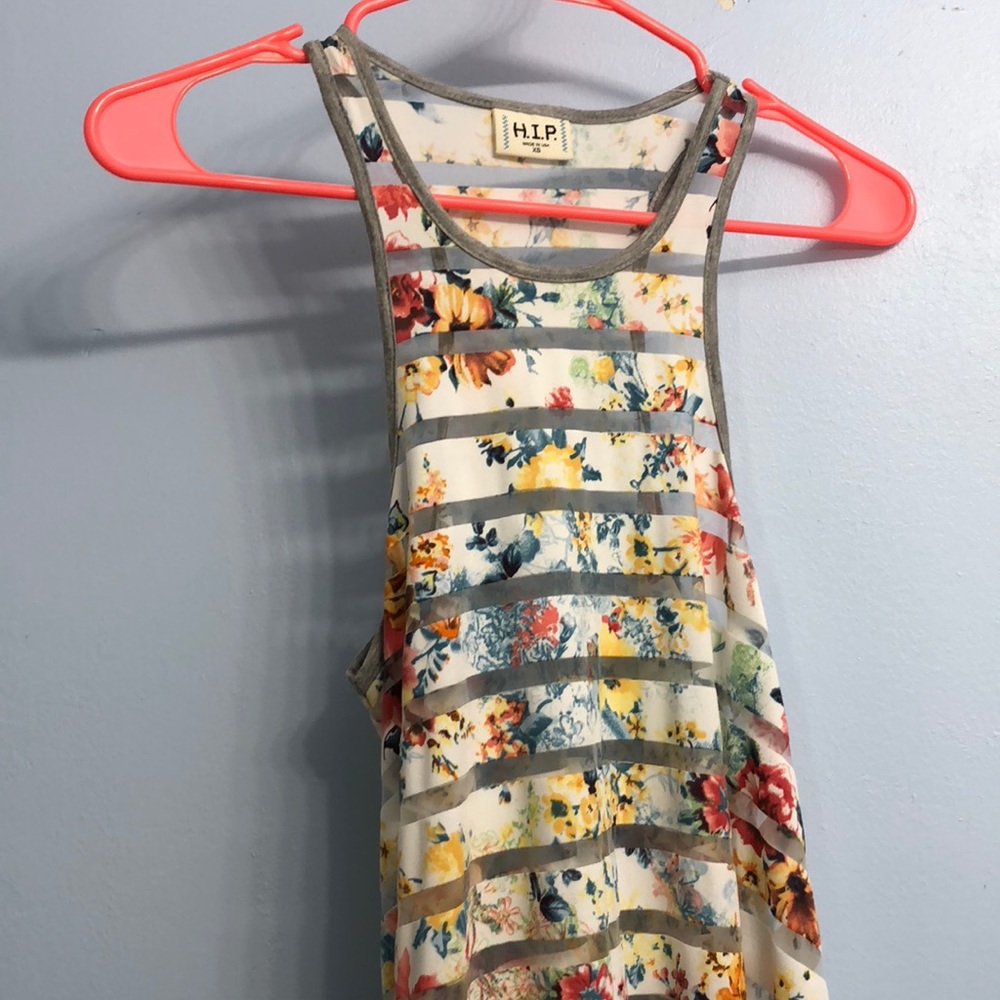 H.I.P. Floral summer tank!!